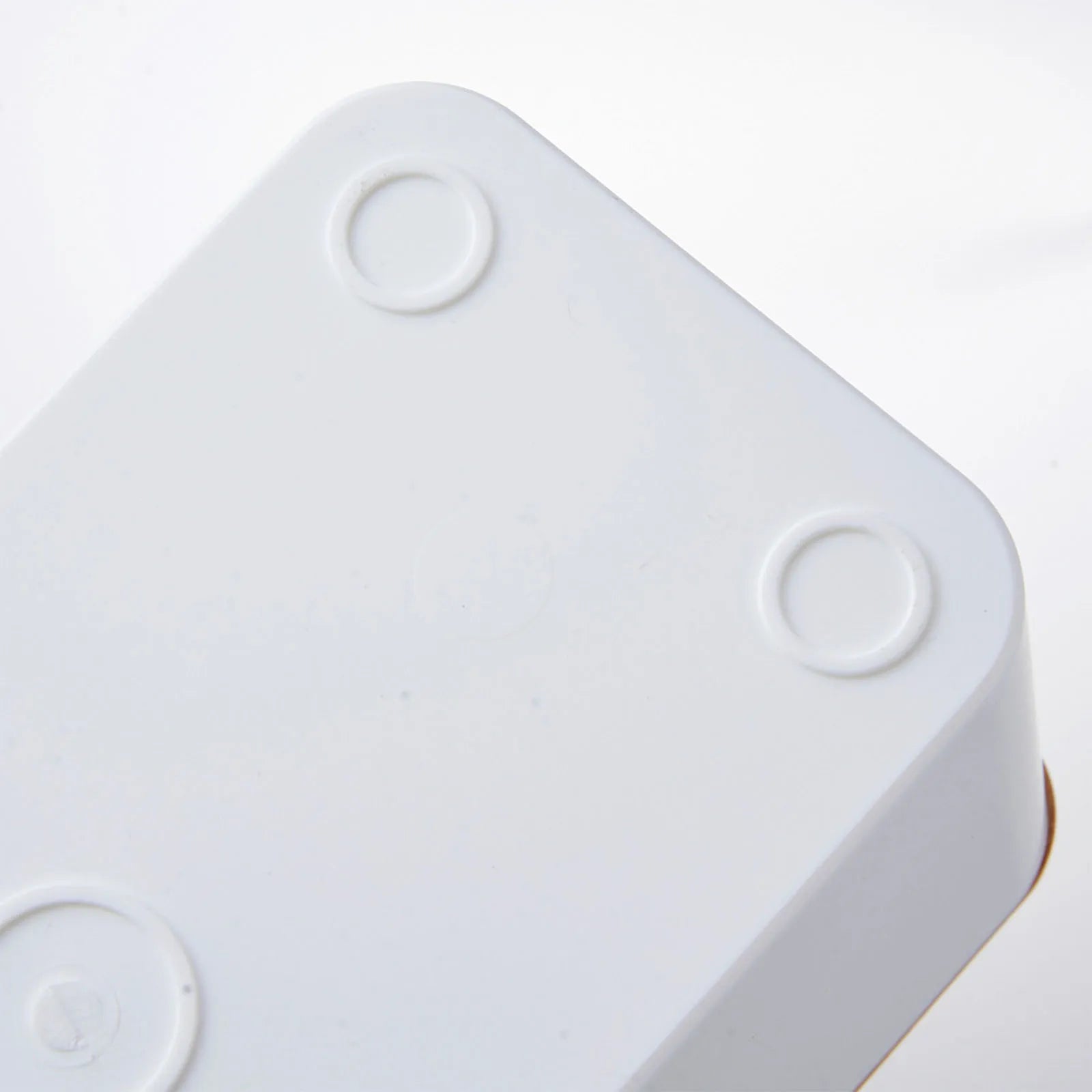 Grote kabelbox in houtlook voor tv en bureau